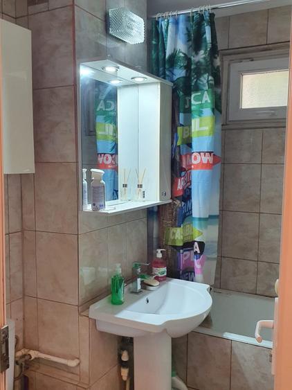 Apartament cu 2 camere decomandat în CET