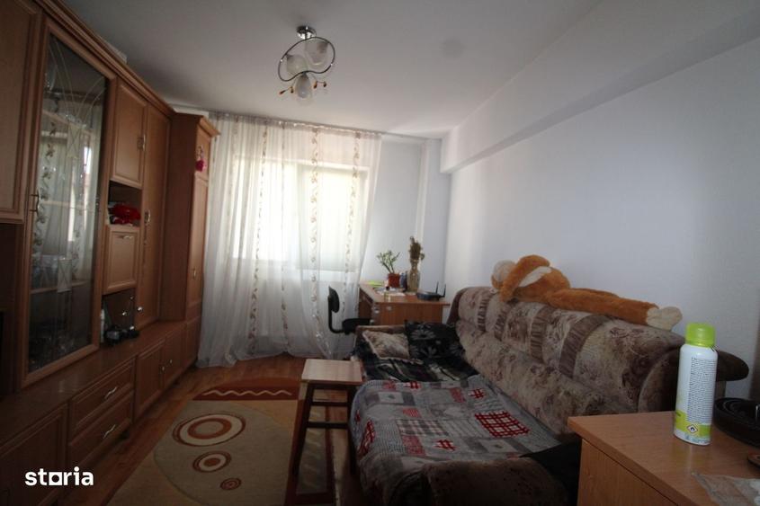 Apartament 3 camere, zona 9 Mai - 3