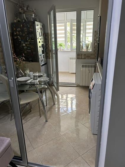 Apartament cu 3 camere semidecomandat în Crângași