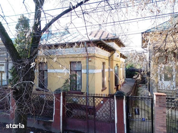 Casă cu 4 camere cu Teren 435 Mp în Piața Centrală
