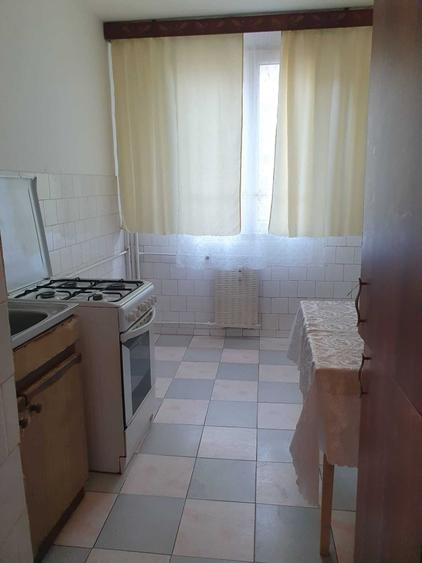 Apartament cu 3 camere semidecomandat în Republicii