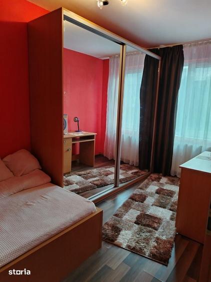 Apartament cu 3 camere semidecomandat în Gării