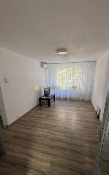 Apartament cu 3 camere decomandat, mobilat în Berceni