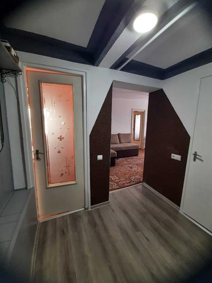 Apartament cu 3 camere semidecomandat în Cloșca