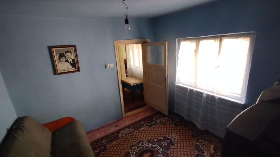 Casă individuală cu 7 camere cu Canalizare în Central