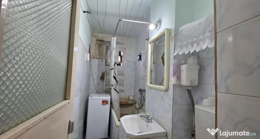Apartament cu 4 camere semidecomandat în Dacia