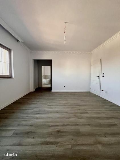 Casă cu 5 camere cu Teren 1000 Mp în Sânandrei