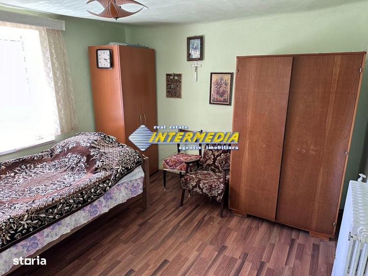 Casă cu 3 camere cu Canalizare în Central