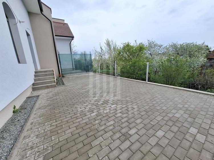 Casă cu 5 camere cu Canalizare în Șura Mică