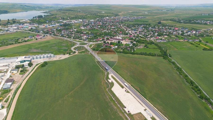 Teren de 8248 mp, în Zorleni