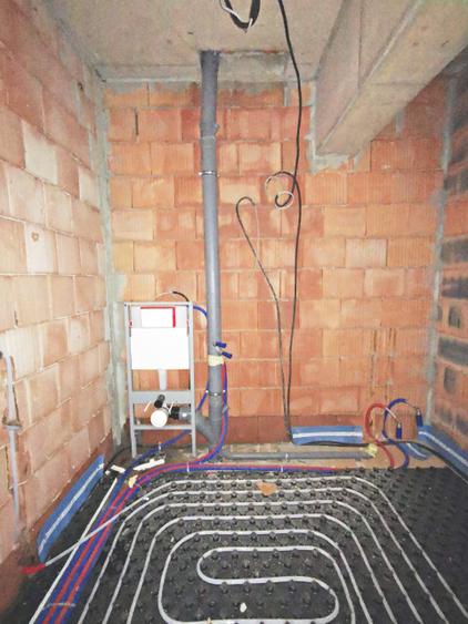 Apartament cu 3 camere decomandat în Sisești
