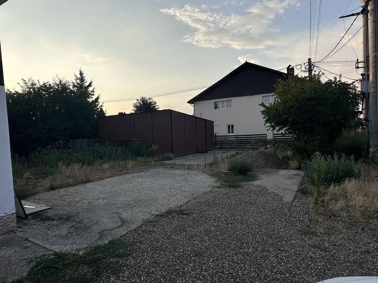 Spațiu comercial, de 1,000 mp, în Munteni