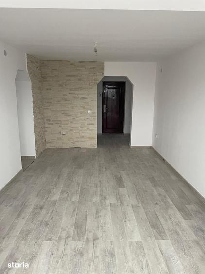 Apartament cu 2 camere semidecomandat în Cuza Vodă