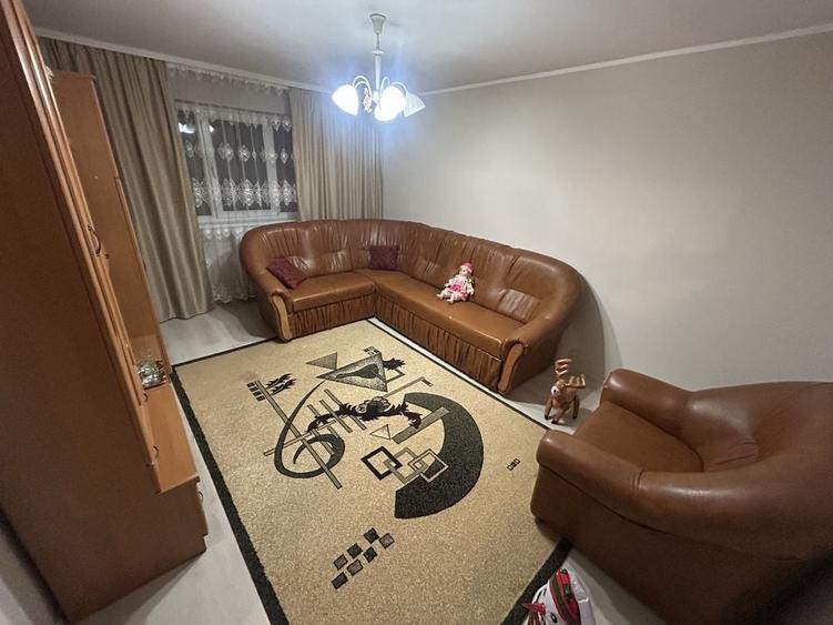 Apartament cu 3 camere decomandat în Exterior Vest