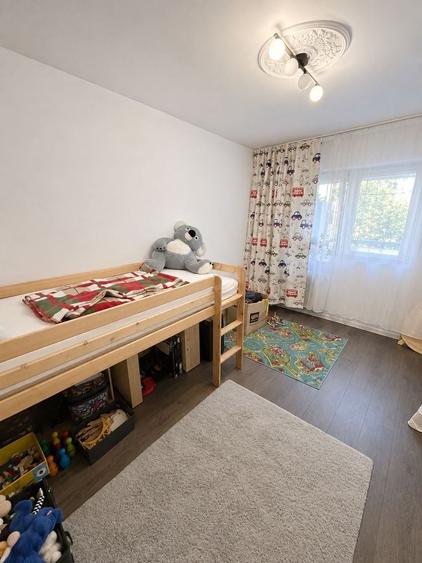 Apartament cu 4 camere decomandat în Rogerius