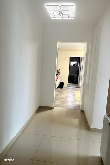 Apartament cu 4 camere semidecomandat în Rogerius