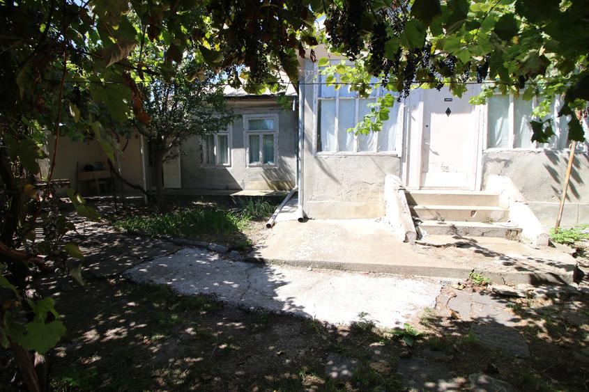 Casă cu 3 camere cu Canalizare în Central