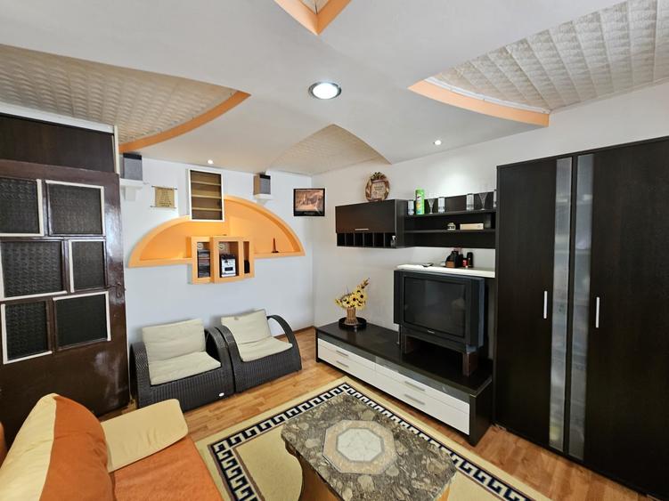 Apartament cu 2 camere decomandat în Micro 15