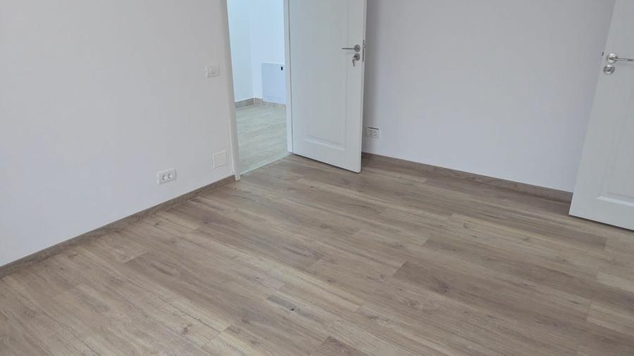 Casă individuală cu 4 camere cu Canalizare în Central