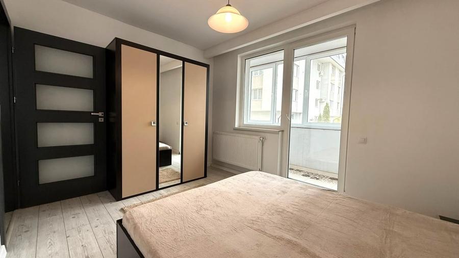 Apartament cu 3 camere semidecomandat în Florești