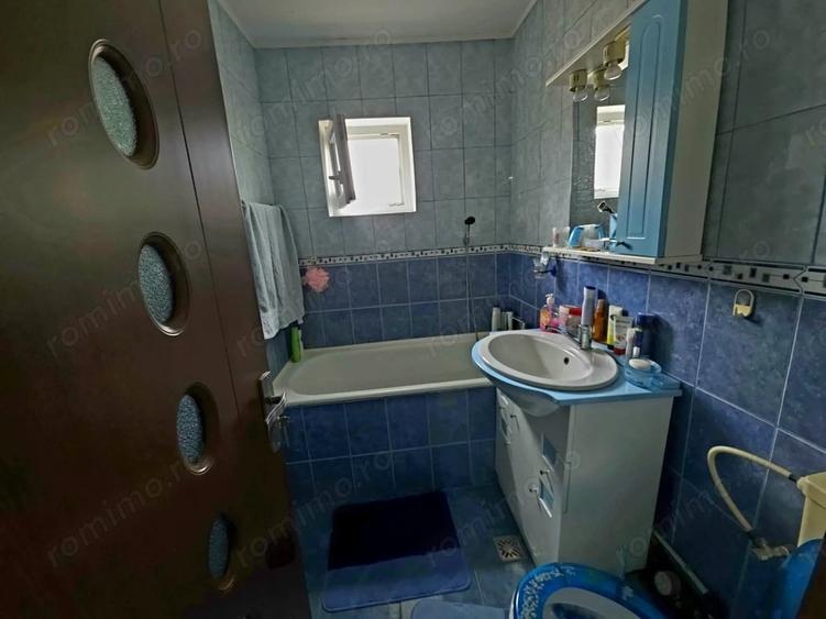 Apartament cu 4 camere semidecomandat în Central