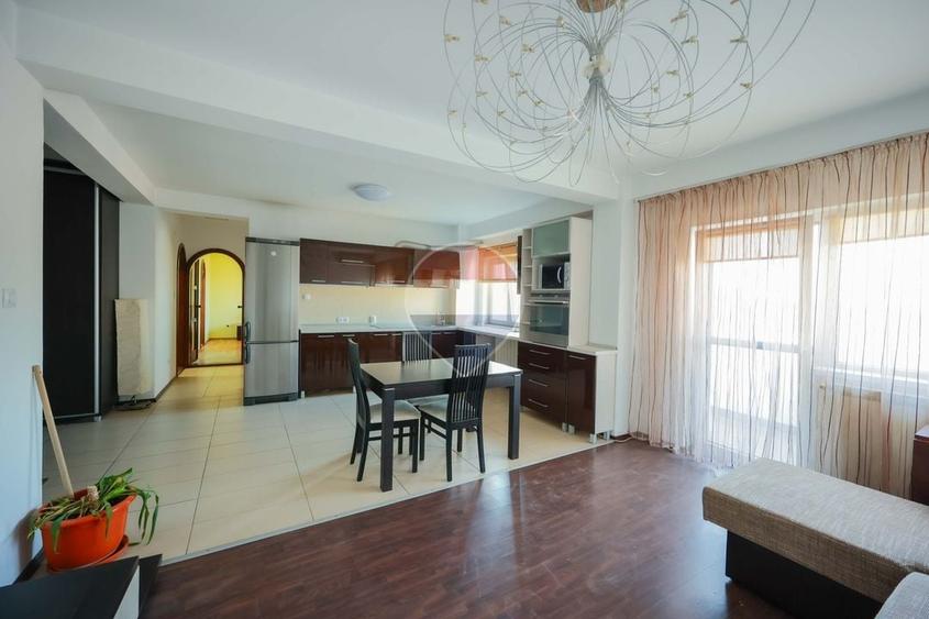 Apartament cu 3 camere decomandat în Rogerius