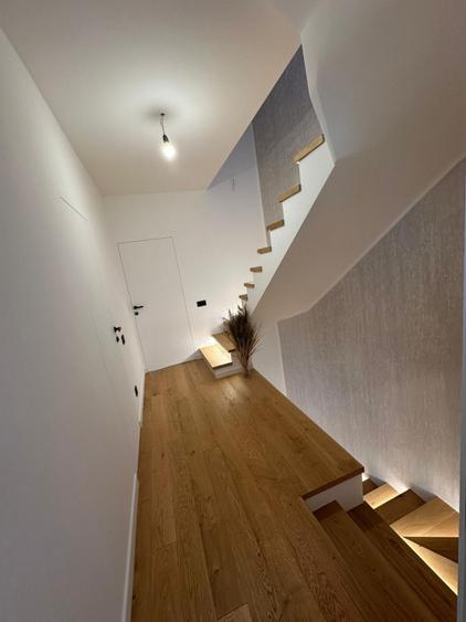 Duplex cu 4 camere cu Garaj în Nord-Est