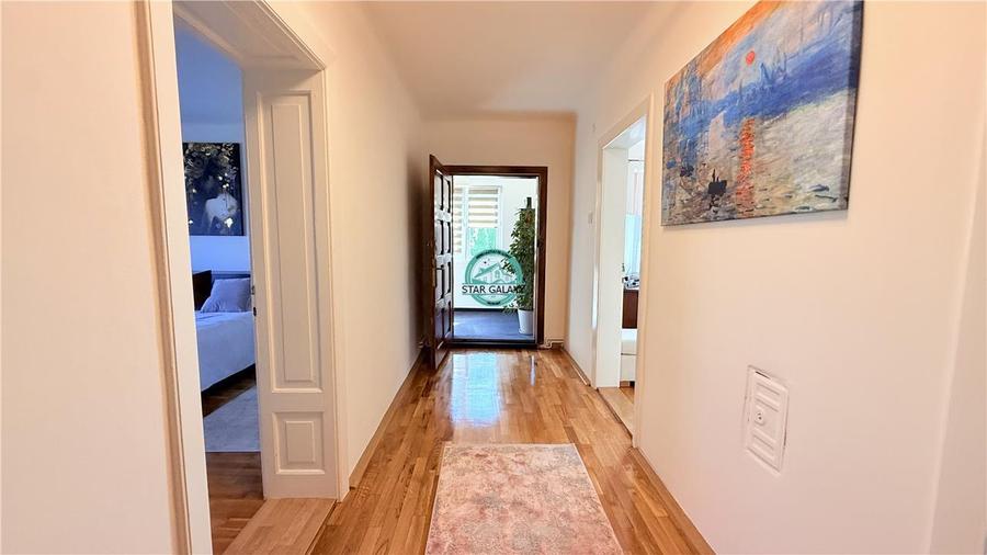 Apartament cu 4 camere decomandat, mobilat în Central