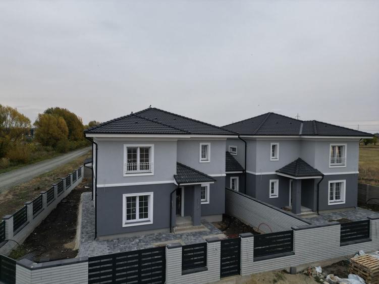 Duplex cu 4 camere cu Canalizare în Moșnița Nouă