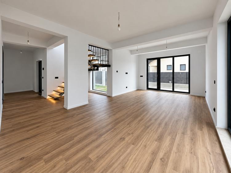 Casă individuală cu 5 camere cu Teren 423 Mp în Tunari