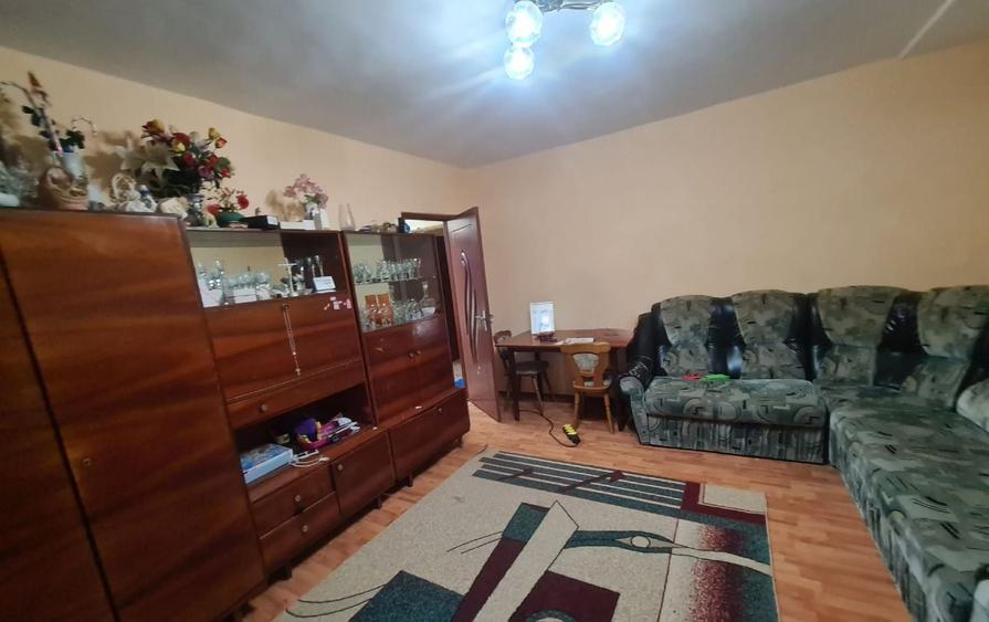 Apartament cu 4 camere decomandat, mobilat în Central