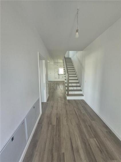 Duplex cu 4 camere cu Canalizare în Moșnița Nouă