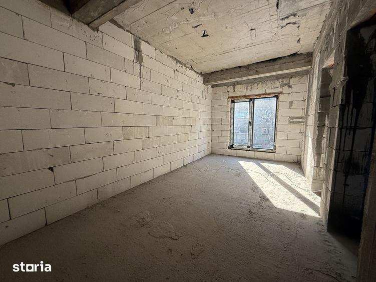 Casă cu 4 camere cu Teren 200 Mp în Central