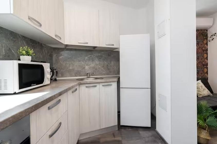 Apartament cu 2 camere semidecomandat, mobilat în P-ța Unirii