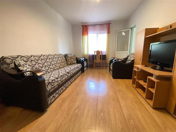 Apartament cu 2 camere decomandat în Podul de Fier