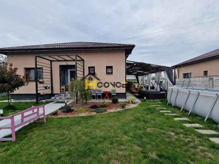 Casă individuală cu 3 camere cu Canalizare în Central