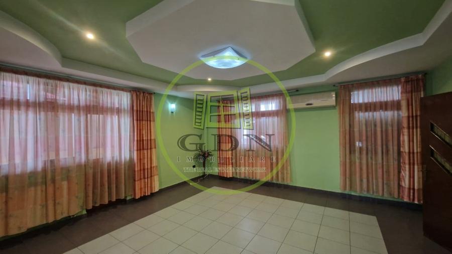 Spațiu comercial, de 800 mp, în Rovine