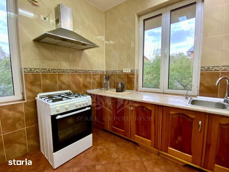 Casă cu 5 camere decomandat cu Teren 2000 Mp în Central