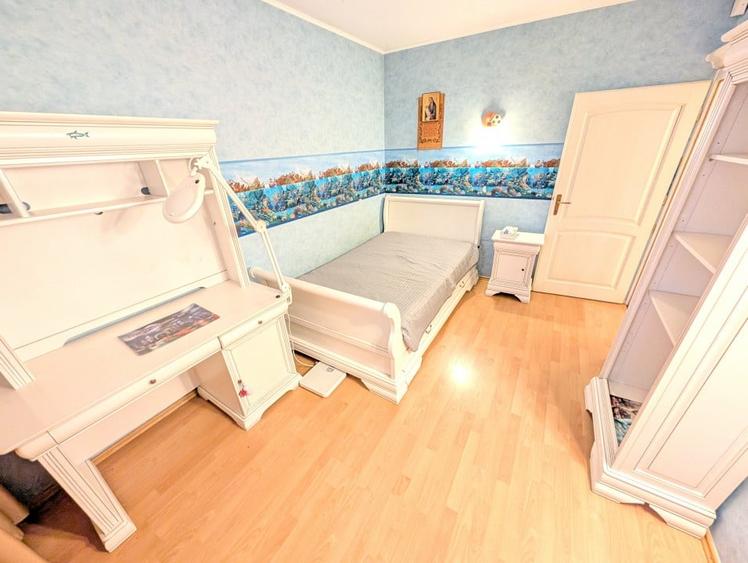 Casă individuală cu 7 camere cu Canalizare în Balotești
