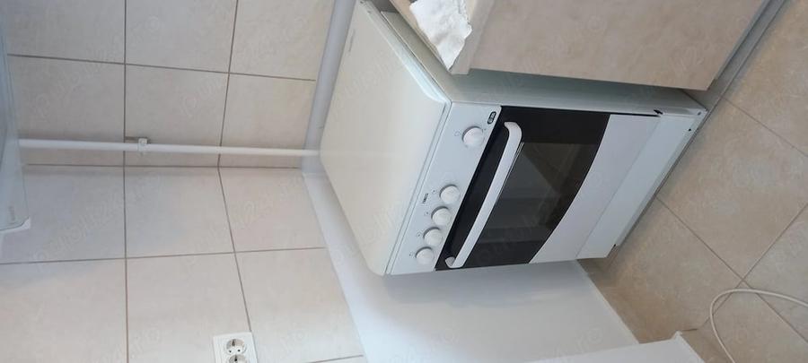 Garsonieră decomandată în Roșu