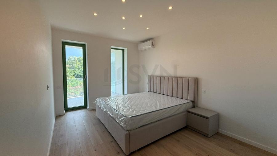 Apartament cu 3 camere semidecomandat în Sisești