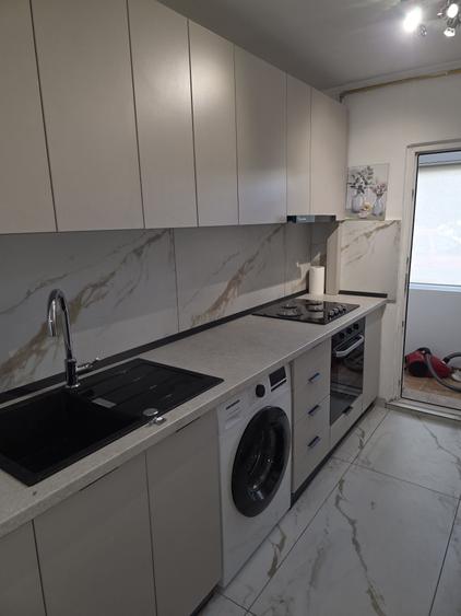 Apartament cu 3 camere decomandat în Prundu