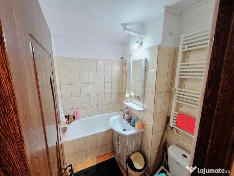 Apartament cu 2 camere semidecomandat în Craiovița Nouă