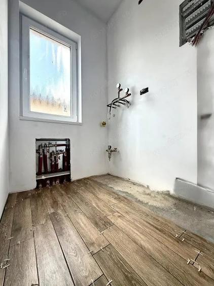 Casă cu 5 camere cu Teren 360 Mp în Urseni