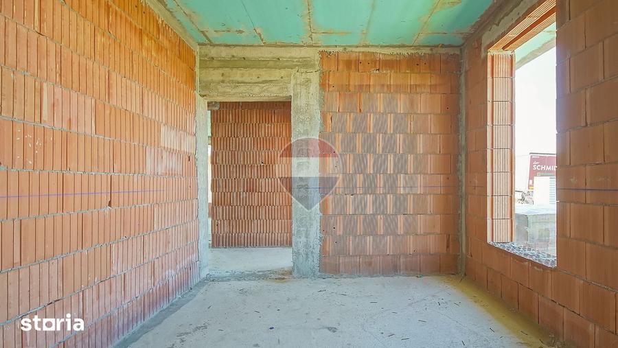 Casă cu 4 camere cu Teren 500 Mp în Cristian