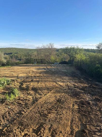 Teren de 2400 mp, în Budiului