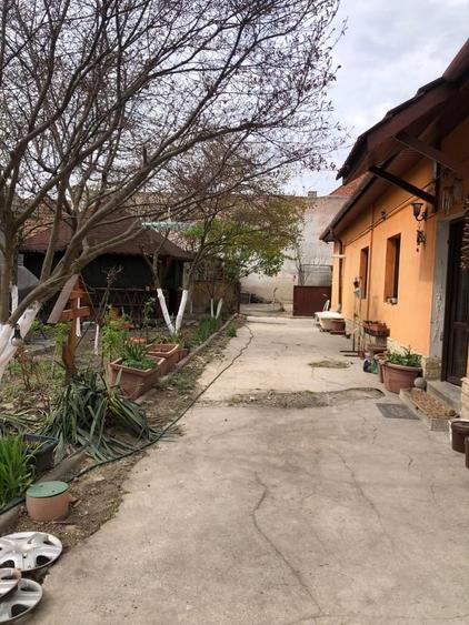 Casă cu 2 camere cu Teren 1400 Mp în Centrul Istoric