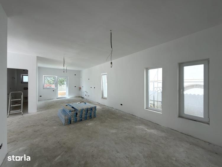 Casă cu 3 camere cu Teren 275 Mp în Sânmihaiu Român