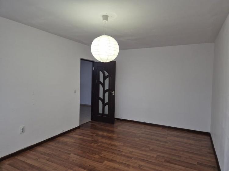 Apartament cu 3 camere decomandat în Soarelui