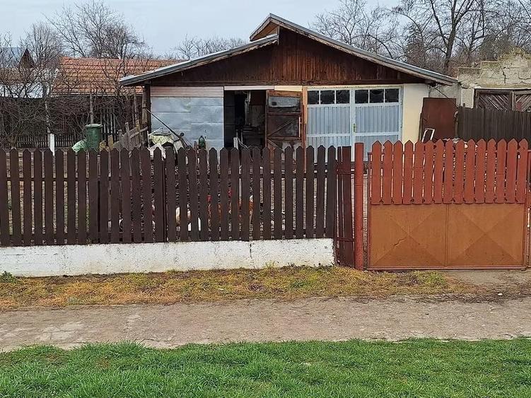 Casă cu 5 camere cu Teren 1200 Mp în Alexeni